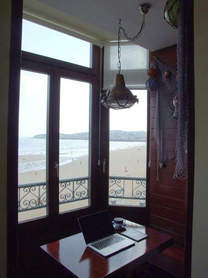Villa Vivienda En Gijon Frente Al Mar Extérieur photo